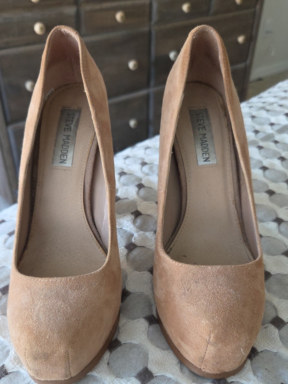 Steve Madden Soft Pink Suede Round-Toe Pump